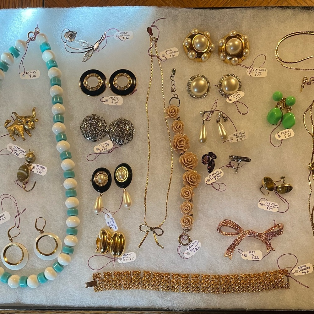 Vintage Jewelry Lot (over 100 pieces)
